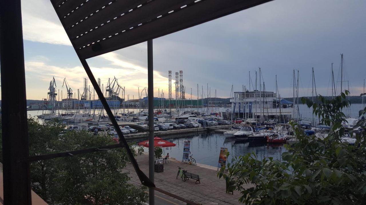 Harbour-Apartment With Sea View And Parking Spot Pula Exterior foto